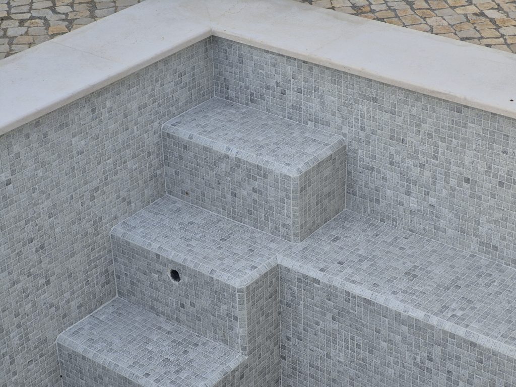 Precisão Técnica e Materiais Premium: Hisbalit Bali & Mapei