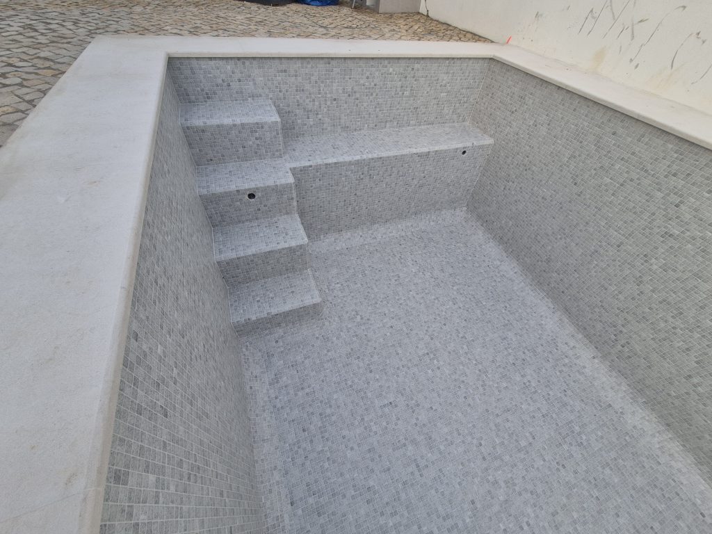 Revestimento Bali Hisbalit em Cascais - Engenharia de Luxo