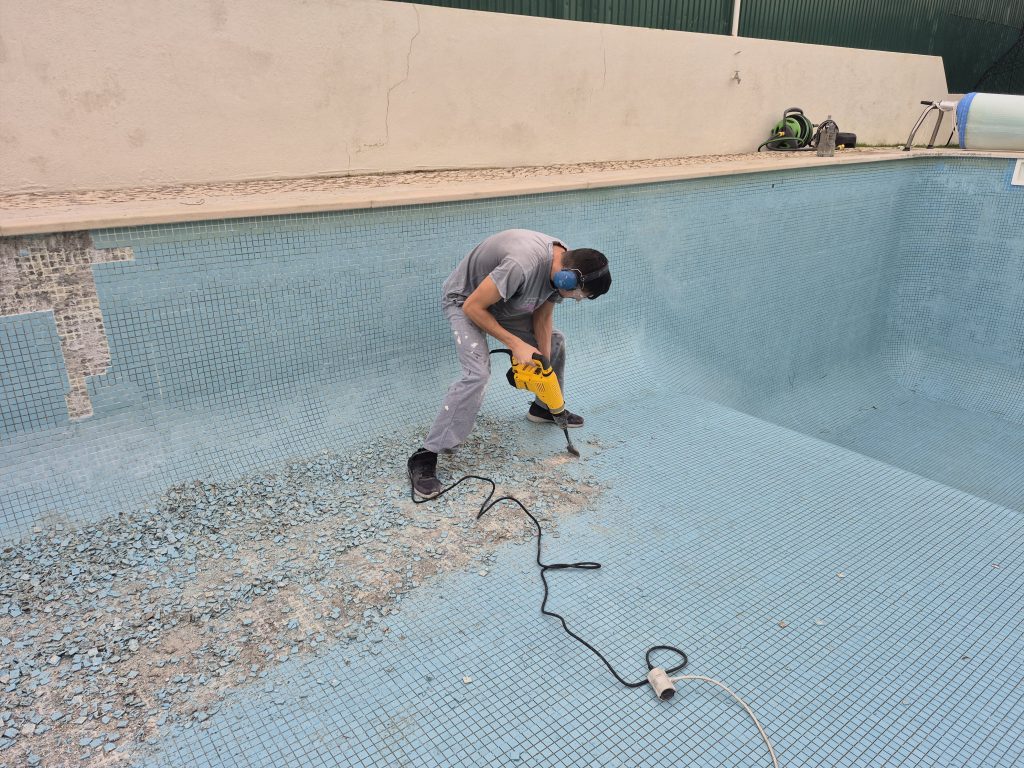Especialista em reparação e renovação de pastilha de piscina